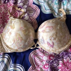 Victoria secret miraculous plunge